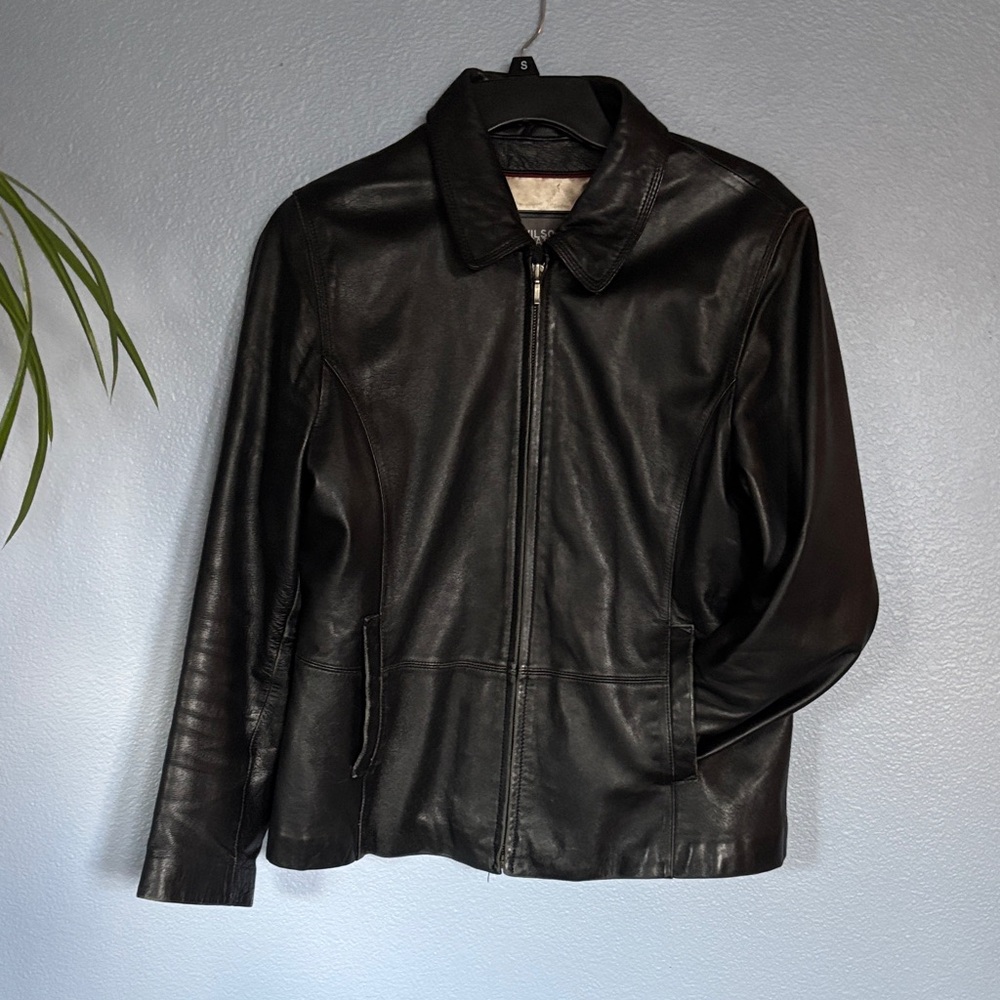 VINTAGE WILSONS BLACK LEATHER Jacket, with thinsulate insulation. Size large